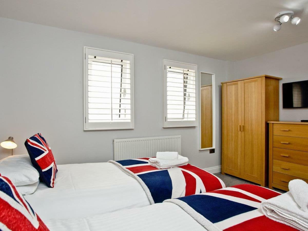 Apartment Beaches At Bredon Court